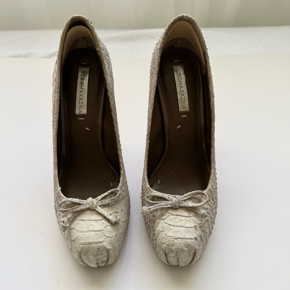 BCBGMaxAzria Gray Snakeskin Print Heels size 7 . Animal Print Stiletto Pumps - Picture 4 of 11